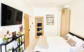 Chic Apartment E10